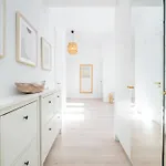Classy White By Oneapartments Gdansk
