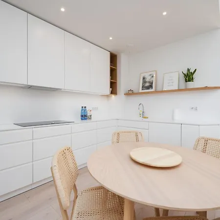 Apartment Classy White By Oneapartments