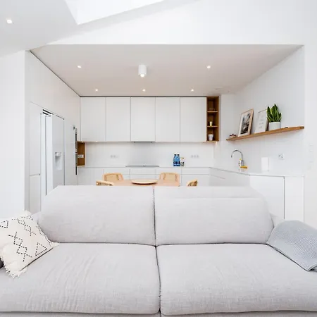 Classy White By Oneapartments * 格但斯克