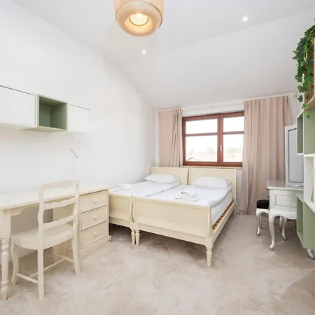 Classy White By Oneapartments *