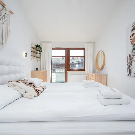 Classy White By Oneapartments * 格但斯克