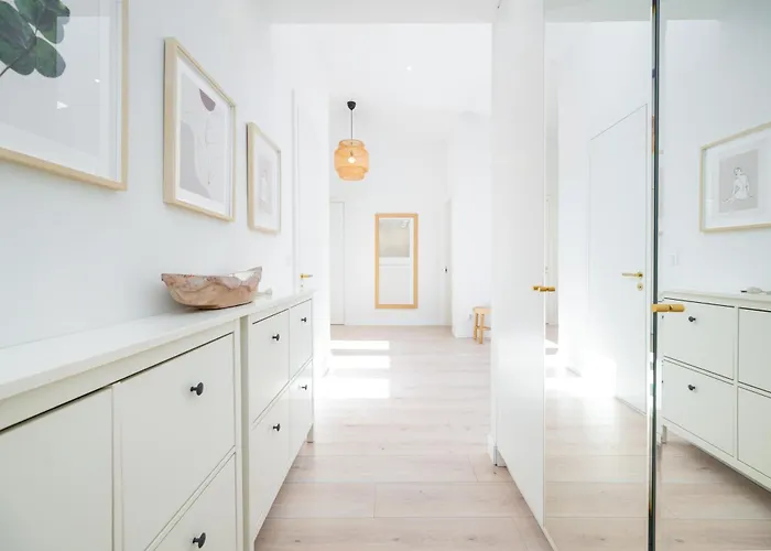 Classy White By Oneapartments 格但斯克