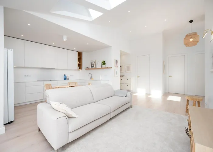 Classy White By Oneapartments