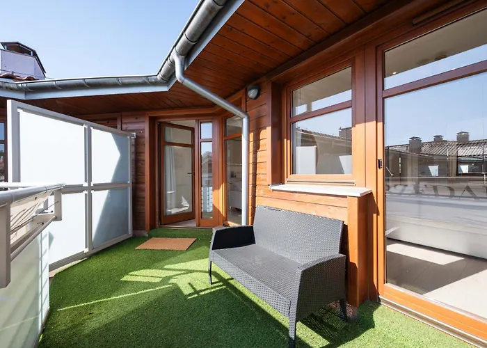 Classy White By Oneapartments 格但斯克