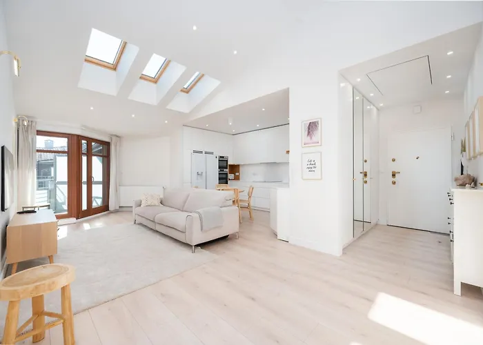 Classy White By Oneapartments 格但斯克