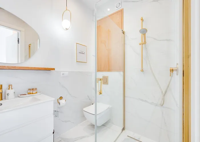 Classy White By Oneapartments *