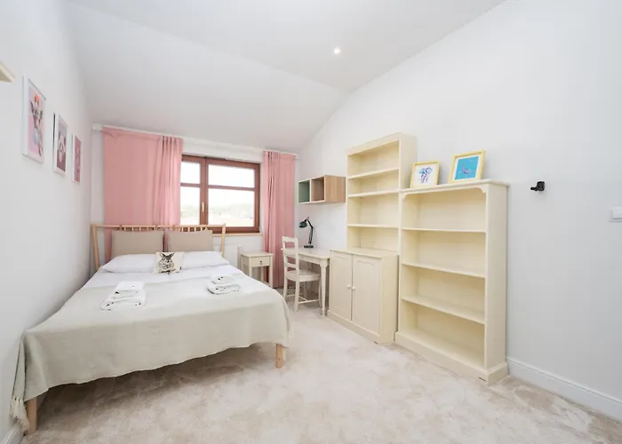 Classy White By Oneapartments 格但斯克