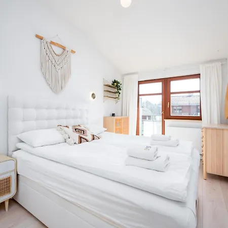 Classy White By Oneapartments アパート