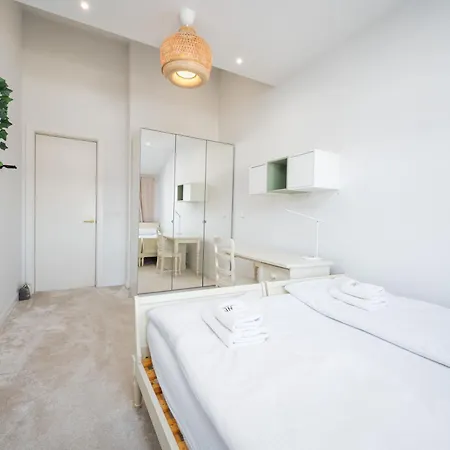 アパート Classy White By Oneapartments *