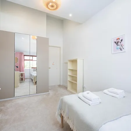 アパート Classy White By Oneapartments *