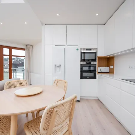アパート Classy White By Oneapartments *