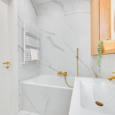 アパート Classy White By Oneapartments